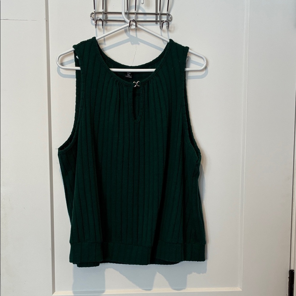 SHEIN Green Ribbed Top.   B1